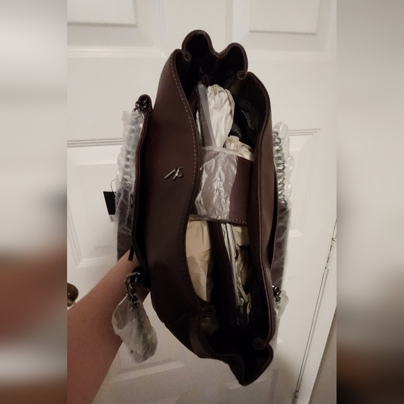 Simply Vera by Vera Wang Rockbridge Tote in Wine NWT  13" X 11" X 5.5" - Picture 12 of 17